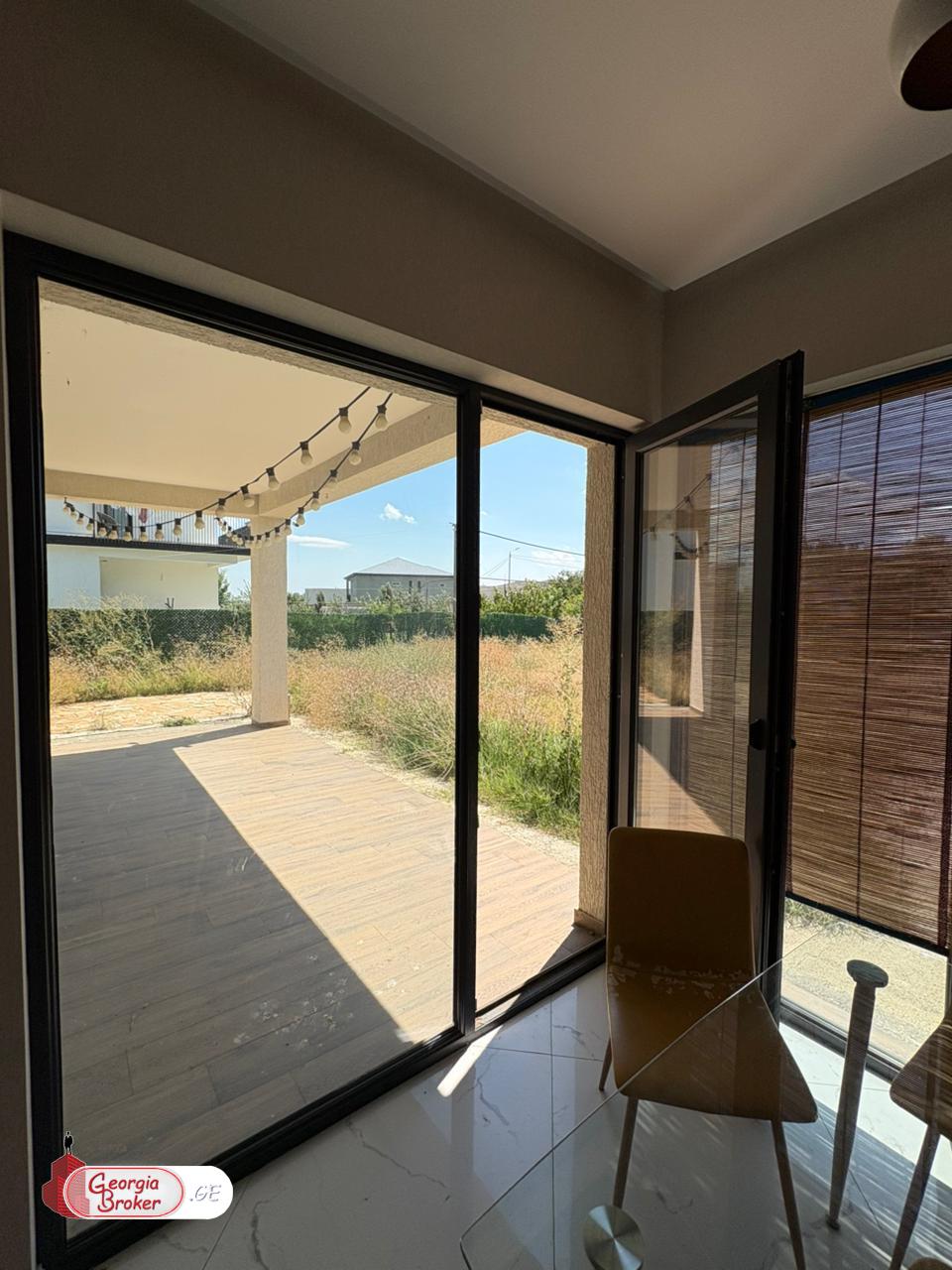 nearly repaired 12-room house for sale